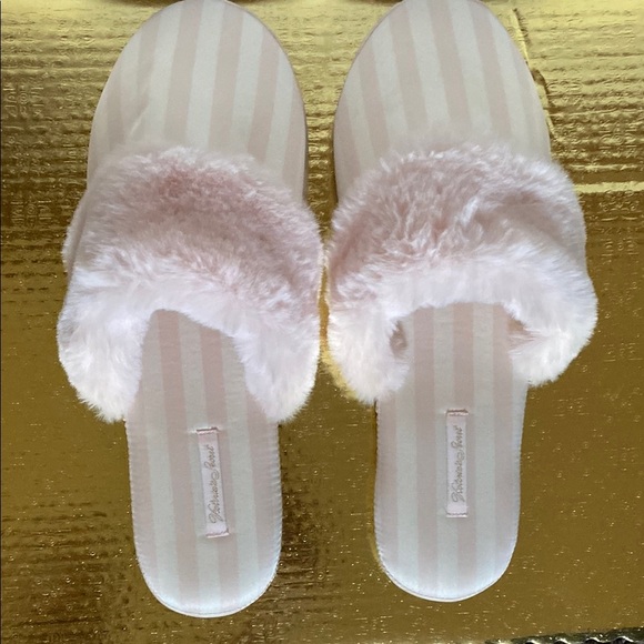 Victoria's Secret Pink Cozy Slide Slippers - Picture 1 of 8